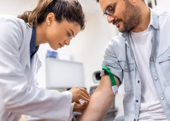 Una muestra de sangre y nuevas esperanzas: la biopsia líquida transforma el seguimiento del cáncer. El arte de disfrutar con estilo y sentido.