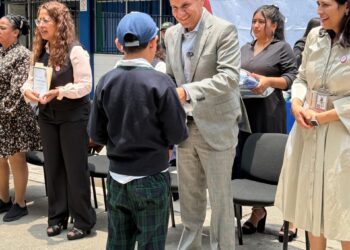 La educación es la única vía para construir un mejor país: Luis Montaño