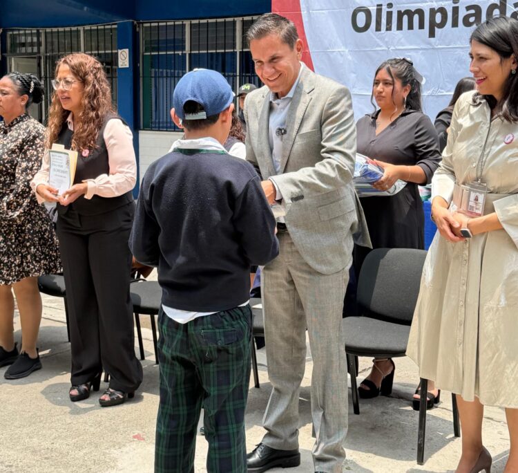 La educación es la única vía para construir un mejor país: Luis Montaño