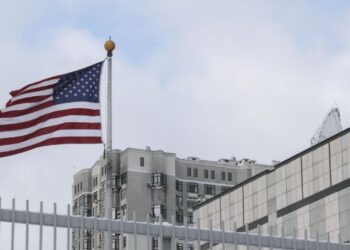 EU niega que embajadora en Ucrania deje el cargo por diferencias con Trump