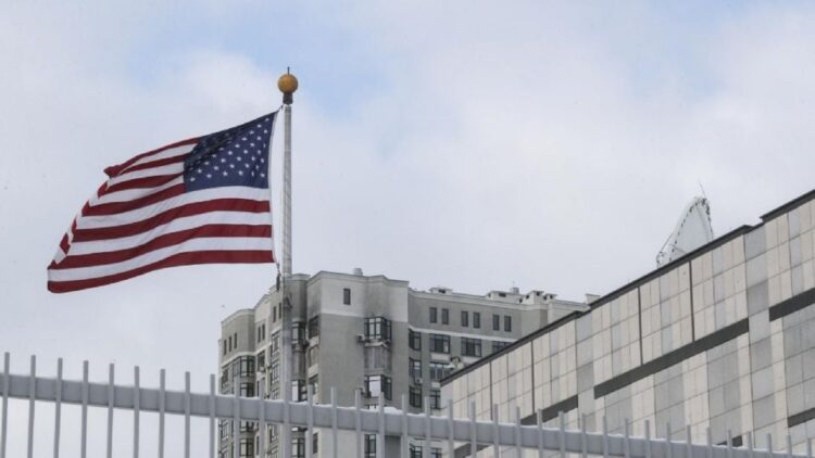 EU niega que embajadora en Ucrania deje el cargo por diferencias con Trump