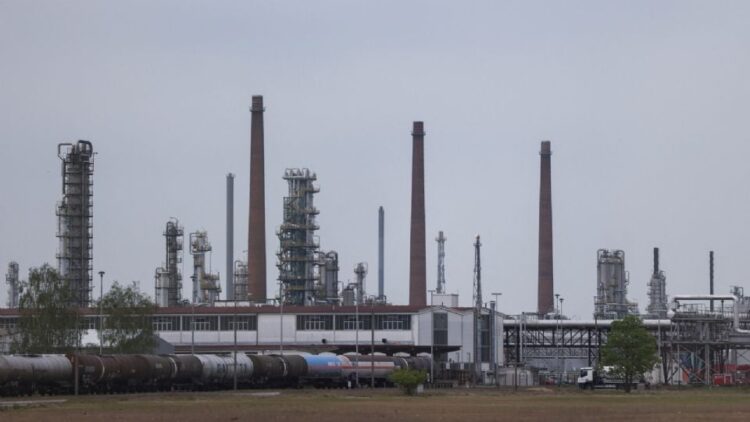 Cae casi un 34% la producción petrolera de la OPEP durante el segundo mes del conflicto en Irán