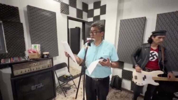 El senador morenista Saúl Monreal desata polémica por cantar con un músico pronazi