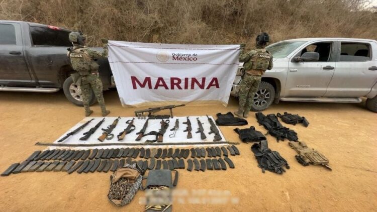 Aseguran 23 explosivos, 11 armas y más de 2 mil cartuchos en localidad de Mazatlán; no hay detenidos
