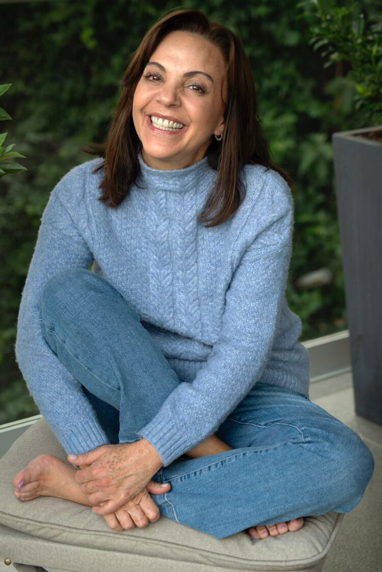 Karen Guindi presenta su nueva obra: una crónica de sanación y transformación a través del amor