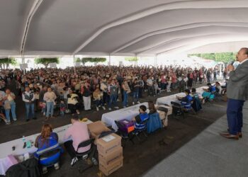 Pedro Rodríguez inicia la entrega de más de 52 millones de pesos en becas educativas