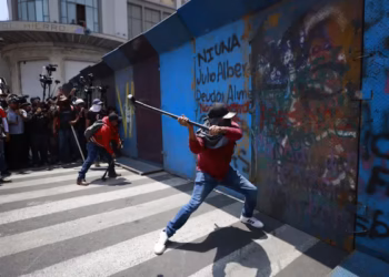 Los maestros de la CNTE declaran la huelga indefinida en plena cuenta atrás del Mundial