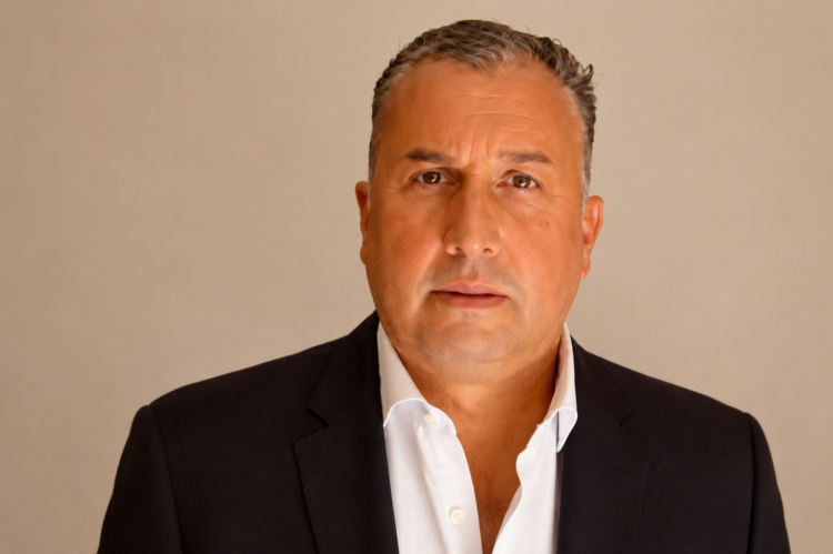 Denuncian presuntas presiones de comunicador José Pagés Reygadas a gobiernos y alcaldías