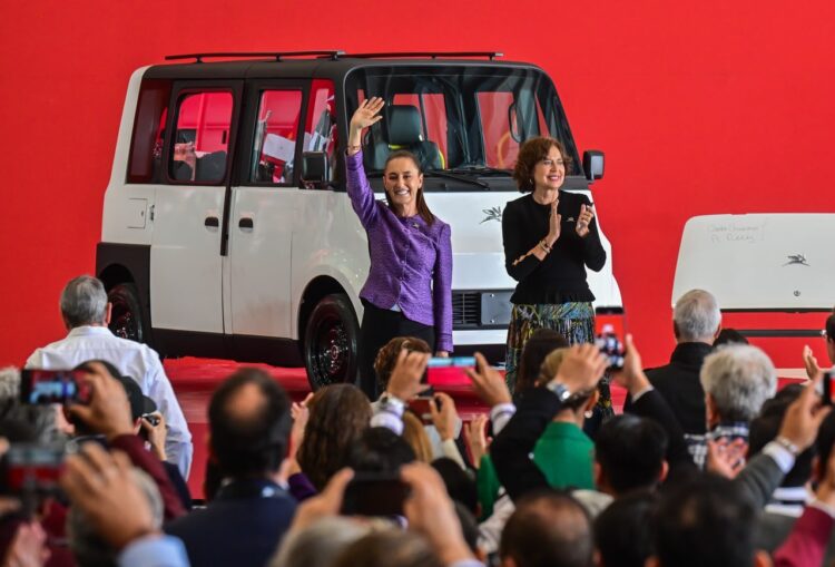 Acompaña Delfina Gómez a Claudia Sheinbaum en lanzamiento de “Olinia” primer auto eléctrico mexicano