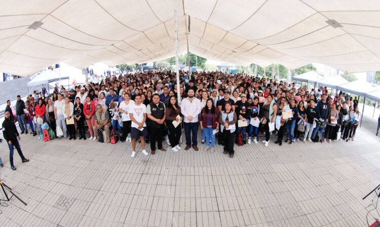 Suma Naucalpan más de 16 mil becas Rita Cetina entregadas