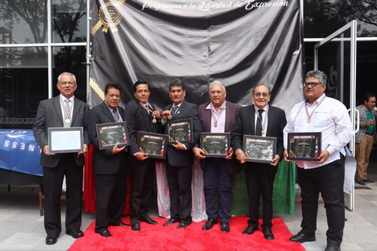Más de 80 periodistas de 18 estados reciben el Pergamino a la Libertad de Expresión en su Novena Edición