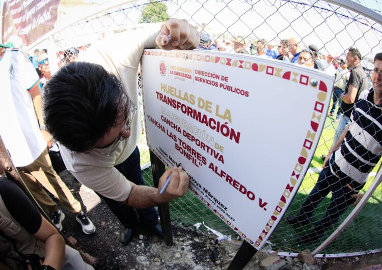 ISAAC MONTOYA ENTREGA CANCHA RENOVADA EN LAS TORRES