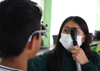 En Huixquilucan miles de estudiantes son beneficiados con lentes gratuitos