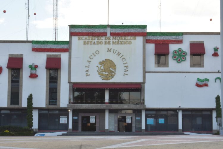 En Ecatepec Azucena Cisneros Coss encubre malos manejos