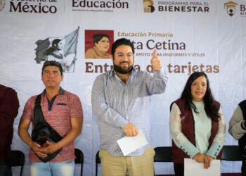 ENTREGAN EN NAUCALPAN MÁS DE MIL 400 TARJETAS DE LAS BECAS RITA CETINA