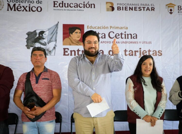ENTREGAN EN NAUCALPAN MÁS DE MIL 400 TARJETAS DE LAS BECAS RITA CETINA