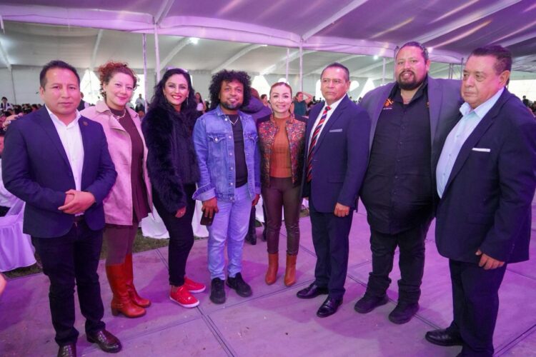 GOBIERNO DE NICOLÁS ROMERO RECONOCE A MAESTROS CON EMOTIVO FESTEJO