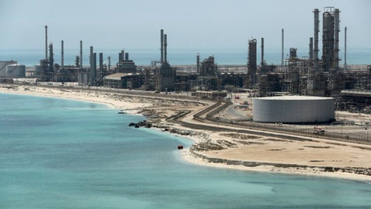 Irán inicia conversaciones con empresas japonesas para vender petróleo tras exención de sanciones de EU