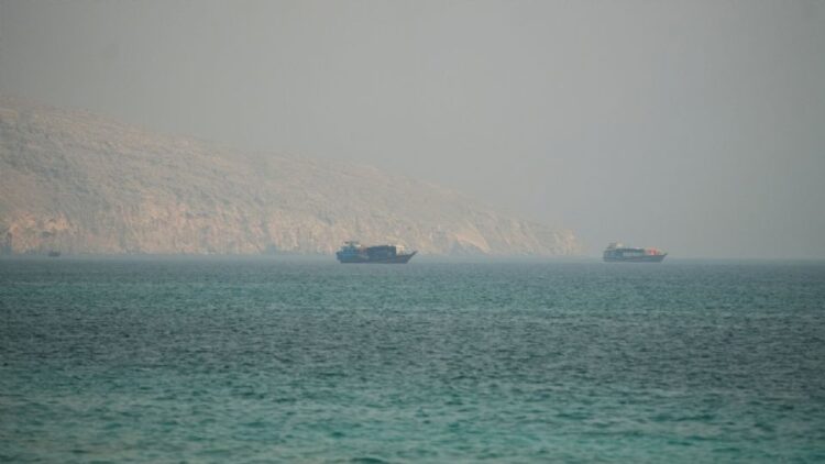 Trump afirma que el estrecho de Ormuz se mantiene abierto al tránsito comercial; «el tráfico fluye», dice el Centcom