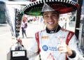 El mexicano Noel León gana la carrera principal de Fórmula 2 en Hungría; Checo Pérez lo alienta con un “a seguirle así”
