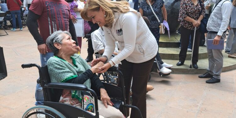 Trabaja DIF Atizapán bajo la premisa de atender a quién lo necesita: Paty Arévalo