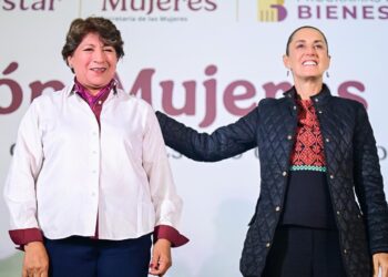 En Naucalpan Entregan Claudia Sheinbaum y Delfina Gómez tarjetas de la Pensión Mujeres Bienestar