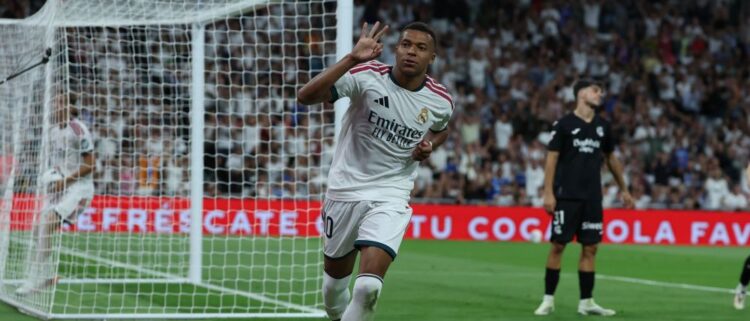 Mbappé celebra el regreso de Mourinho al Bernabéu con un triplete