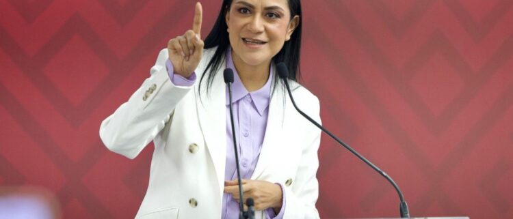 Busca Morena suspender derechos de Nay Salvatori y Grace Palomares por burlas a adultos mayores