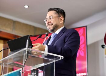 Dueños de estacionamientos y franeleros están fuera de la ley