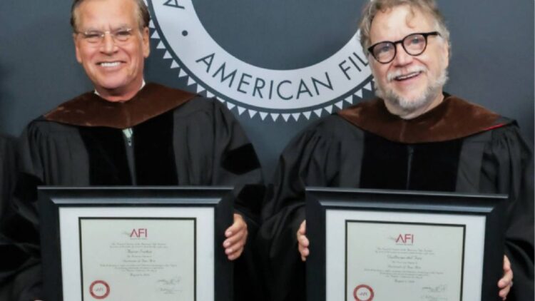 Guillermo del Toro inspira a cineastas: “Desarrollen una brújula propia”