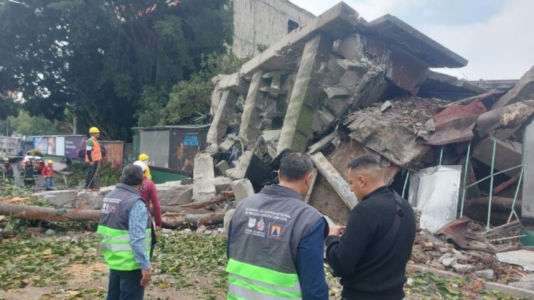 Derrumbe sacude a la Escandón; Fiscalía investiga colapso de inmueble