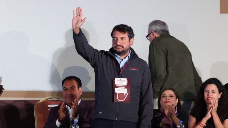 Retiro de visa a Andy López Beltrán desata acusaciones de la oposición