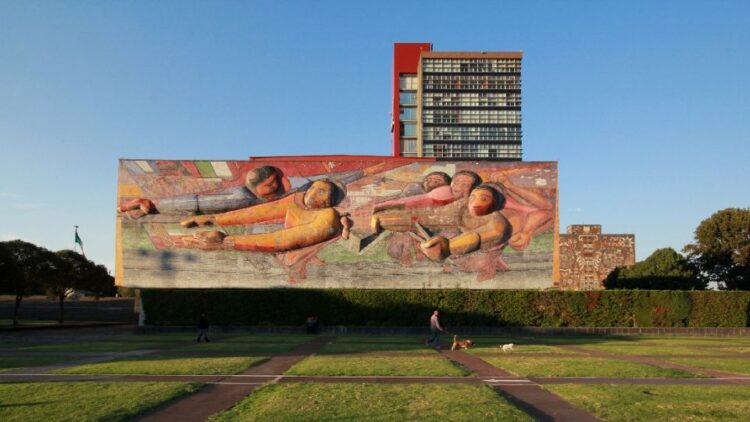 Facultad de Ciencias Políticas y Sociales de la UNAM no iniciará clases este lunes tras toma de instalaciones