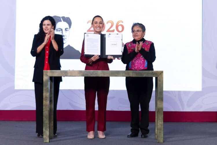 Sheinbaum firma decreto para fortalecer transparencia en el gobierno