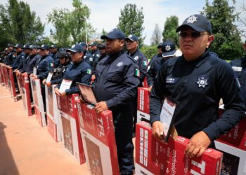 RECONOCE GOBIERNO DE NAUCALPAN A 60 ELEMENTOS DE LA GUARDIA MUNICIPAL