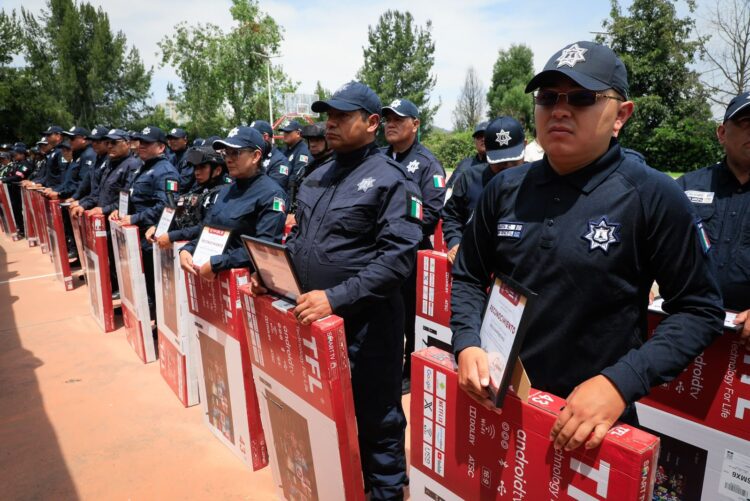 RECONOCE GOBIERNO DE NAUCALPAN A 60 ELEMENTOS DE LA GUARDIA MUNICIPAL