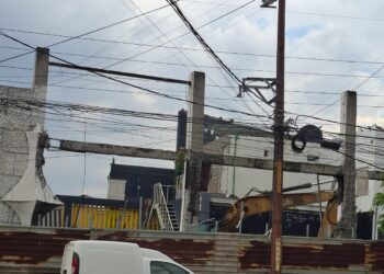 Afectados por riesgosa construcción de condominios, denuncian indolencia del alcalde Raciel Pérez