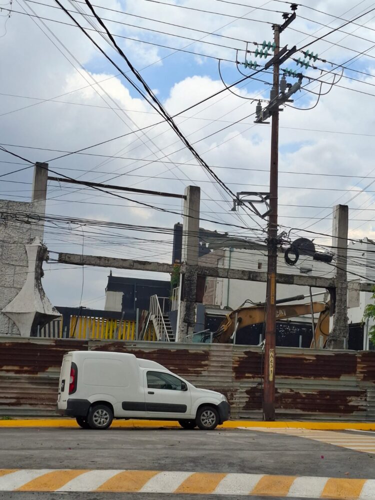 Afectados por riesgosa construcción de condominios, denuncian indolencia del alcalde Raciel Pérez