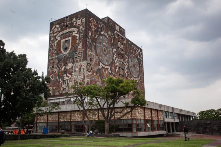 Sheinbaum pide a la UNAM ampliar espacios para estudiantes