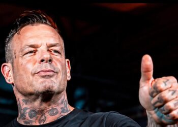 El exluchador y músico VAMPIRO se quita la máscara para mostrar “The World Through My Eyes” en el Foro Red Access