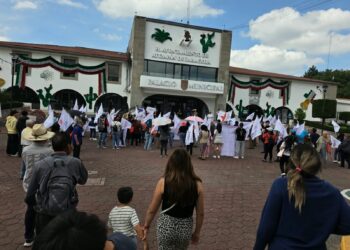 Morenistas de Atizapán enseñan fractura al interior de su partido cuando la gente no acudió a su convocatoria