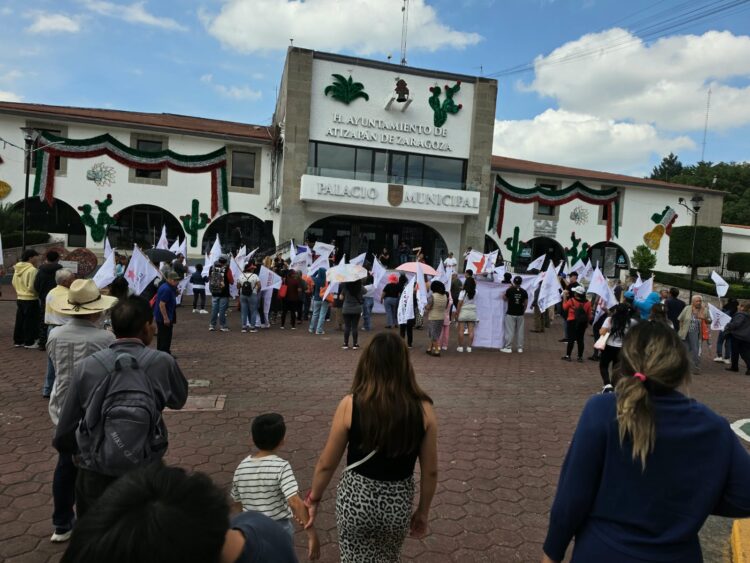 Morenistas de Atizapán enseñan fractura al interior de su partido cuando la gente no acudió a su convocatoria