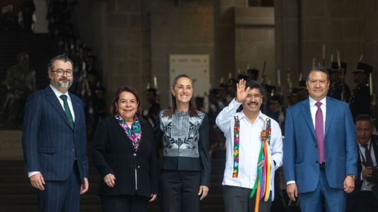“Todavía le pueden bajar un poquito, yo pago mi teléfono”: Sheinbaum llama a la Corte a reducir sus gastos