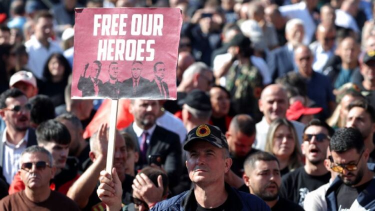 Condenan a 25 años de prisión al expresidente de Kosovo por cuatro crímenes de guerra