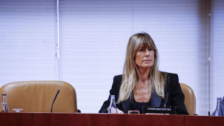 Envían a juicio a Begoña Gómez, esposa del presidente español Pedro Sánchez, por tráfico de influencias y malversación