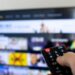 Monreal busca frenar el “goteo de precios” en plataformas digitales por cobros ocultos de hasta 89%