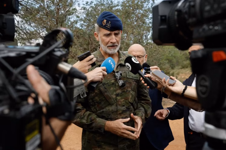 Felipe VI, el presidente de España y el ministro de Transporte reaccionan al choque de trenes en Toledo