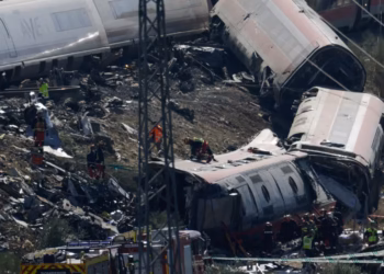 Así fue el choque entre dos trenes en España que dejó al menos 68 personas fallecidas