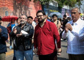 Inicia rehabilitación integral de la Calzada Los Arcos en Naucalpan con nuevo tren de pavimentación