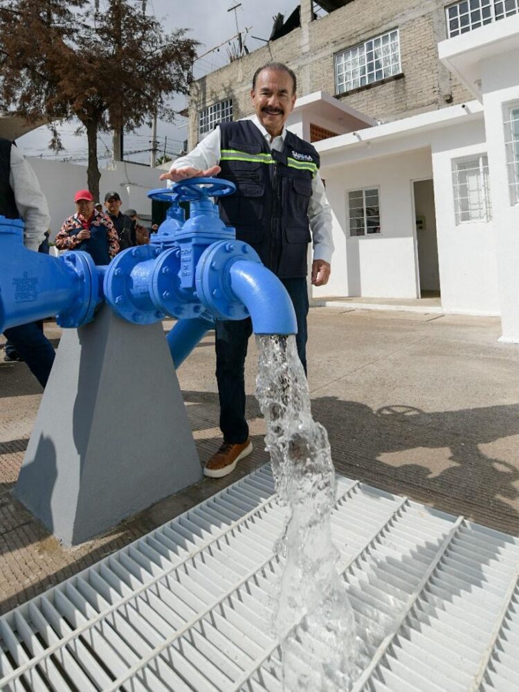 PEDRO RODRÍGUEZ ENTREGA DE POZO QUE BENEFICIARÁ A 30 MIL HABITANTES DE LA COLONIA EMILIANO ZAPATA